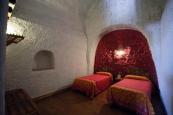 Dormitorio en cueva de nuesrtro hotel con encanto.